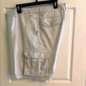 Sonoma Cream Cargo Shorts with Sporty Style